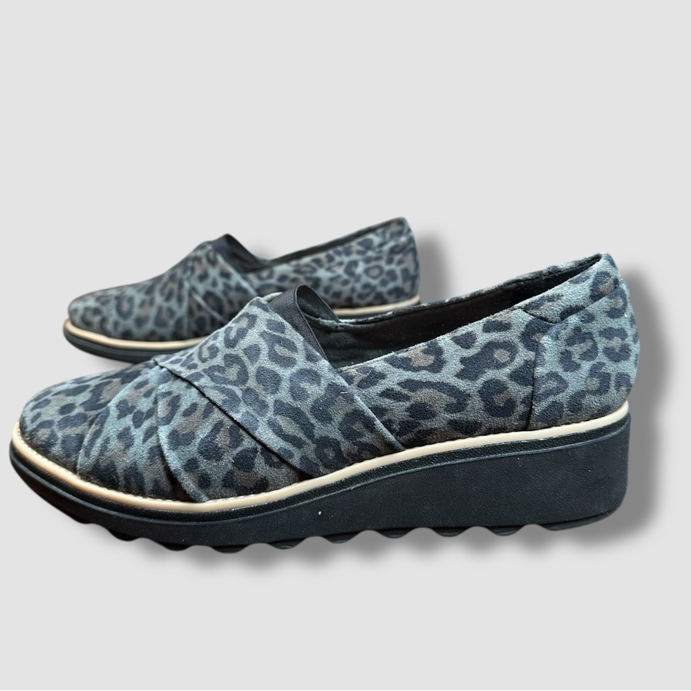 Clark’s Sharon Form Chunky Loafer Low Wedge Size 7 Grey Leopard Slip On Comfort